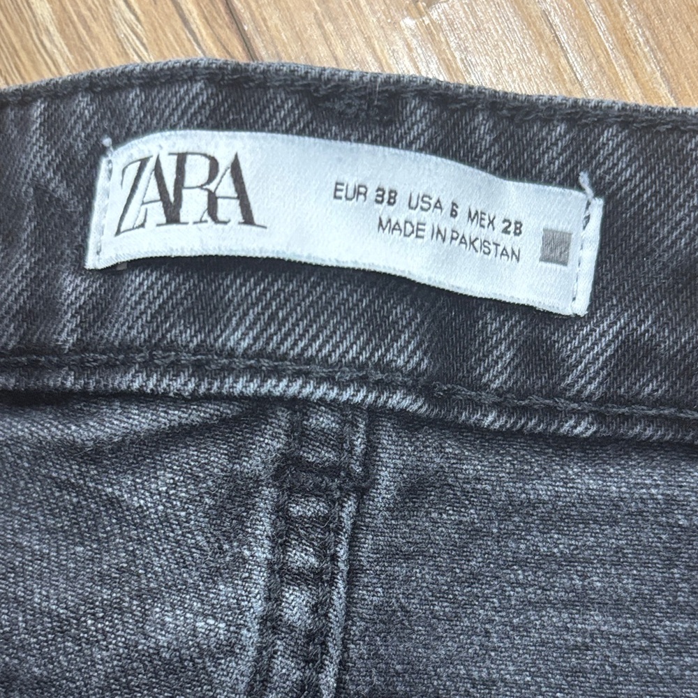 Zara Women's Black Boyfriend Jeans - Picture 2 of 3